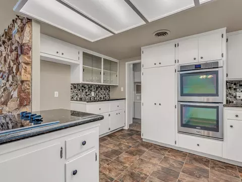 Kitchen - 6905 Scotview Ln, Anderson, CA 96007 photo 3 of 6