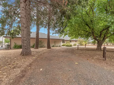 Exterior - 6905 Scotview Ln, Anderson, CA 96007 photo 2 of 15