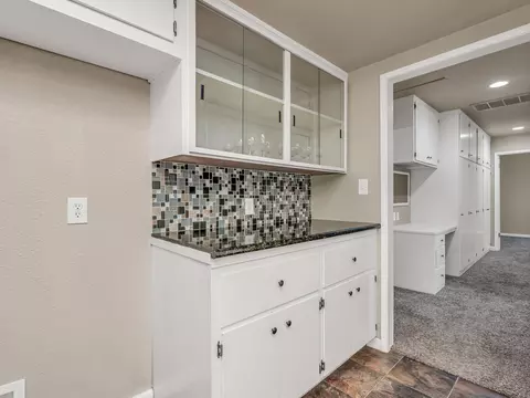 Entry Way - 6905 Scotview Ln, Anderson, CA 96007 photo 3 of 5