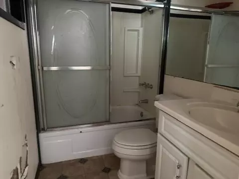 Bath - 6838 Reflection St, Redding, CA 96001 photo 1 of 2