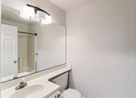 Bath - 200 Ridgetop Dr #4, Redding, CA 96003 photo 3 of 3