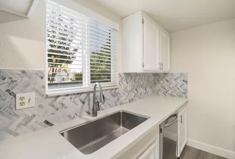 Kitchen - 200 Ridgetop Dr #4, Redding, CA 96003 photo 3 of 4