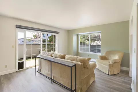 Living - 200 Ridgetop Dr #4, Redding, CA 96003 photo 1 of 4