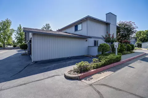 Exterior - 200 Ridgetop Dr #4, Redding, CA 96003 photo 4 of 7