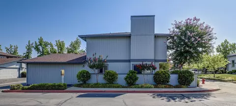Exterior - 200 Ridgetop Dr #4, Redding, CA 96003 photo 5 of 7