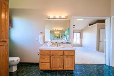 Bath - 11764 E Stillwater Way, Redding, CA 96003 photo 4 of 8
