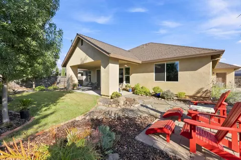 Exterior - 3577 Laver St, Redding, CA 96002 photo 4 of 10