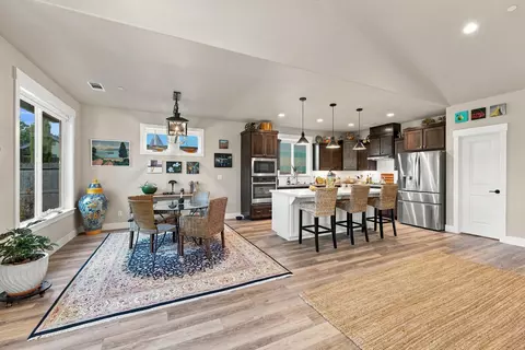 Dining - 3577 Laver St, Redding, CA 96002 photo 1 of 2
