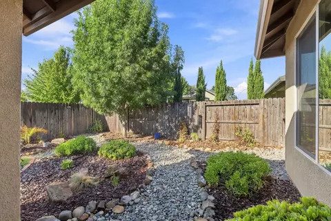Exterior - 3577 Laver St, Redding, CA 96002 photo 6 of 10