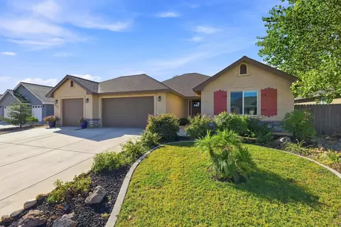 Exterior - 3577 Laver St, Redding, CA 96002 photo 9 of 10