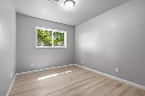 Bedroom - 3405 West St, Redding, CA 96001 photo 4 of 5