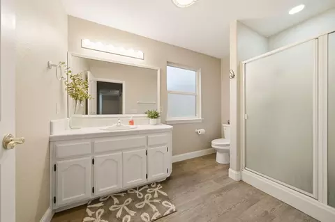 Bath - 332 Franciscan Trl, Redding, CA 96003 photo 2 of 3