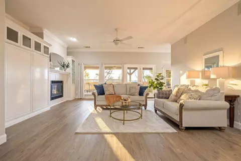 Living - 332 Franciscan Trl, Redding, CA 96003 photo 3 of 5