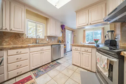 Kitchen - 9047 Chaparral Dr, Redding, CA 96001 photo 3 of 6