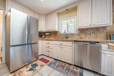 Kitchen - 9047 Chaparral Dr, Redding, CA 96001 photo 6 of 6
