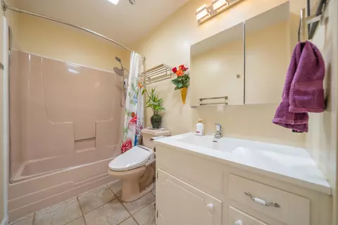 Bath - 9047 Chaparral Dr, Redding, CA 96001 photo 3 of 3