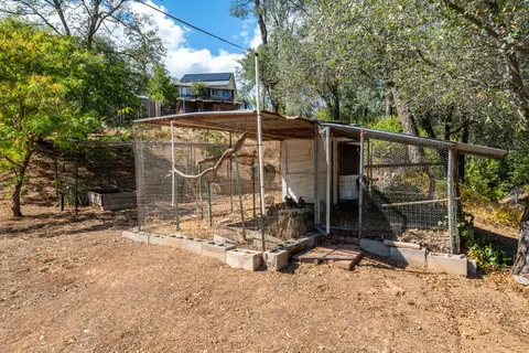 Exterior - 9047 Chaparral Dr, Redding, CA 96001 photo 34 of 46