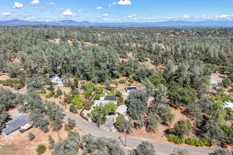 View/Area - 9047 Chaparral Dr, Redding, CA 96001 photo 2 of 7