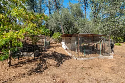 Exterior - 9047 Chaparral Dr, Redding, CA 96001 photo 33 of 46