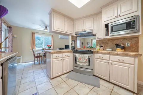 Kitchen - 9047 Chaparral Dr, Redding, CA 96001 photo 4 of 6