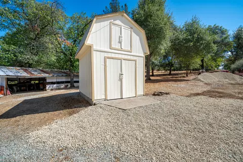 Exterior - 9047 Chaparral Dr, Redding, CA 96001 photo 29 of 46