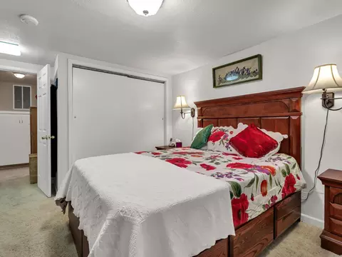 Bedroom - 1541 Lewiston Rd, Lewiston, CA 96052 photo 1 of 2