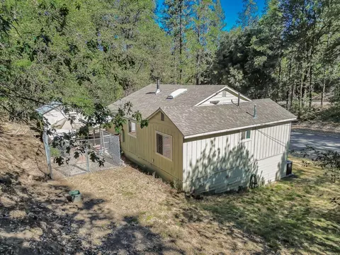 Exterior - 1541 Lewiston Rd, Lewiston, CA 96052 photo 6 of 7