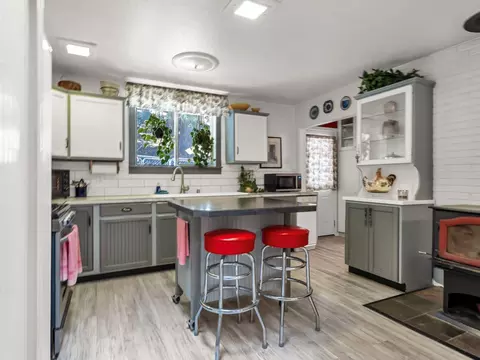 Kitchen - 1541 Lewiston Rd, Lewiston, CA 96052 photo 5 of 5