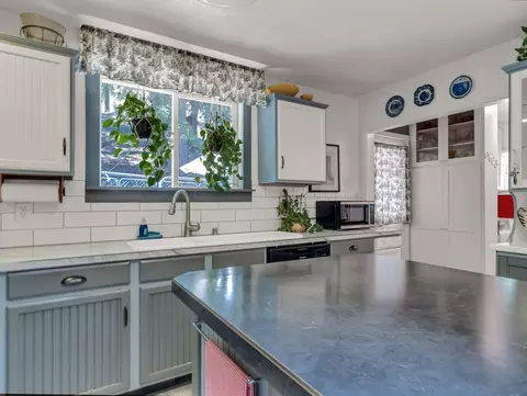 Kitchen - 1541 Lewiston Rd, Lewiston, CA 96052 photo 4 of 5