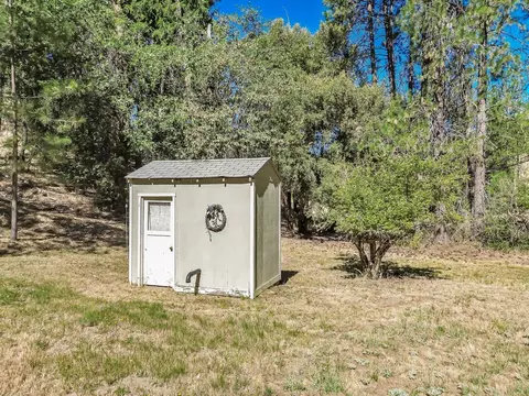 Exterior - 1541 Lewiston Rd, Lewiston, CA 96052 photo 4 of 7