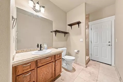Bath - 19355 Jacqueline St, Anderson, CA 96007 photo 7 of 10