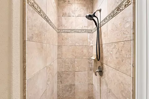 Bath - 19355 Jacqueline St, Anderson, CA 96007 photo 8 of 10