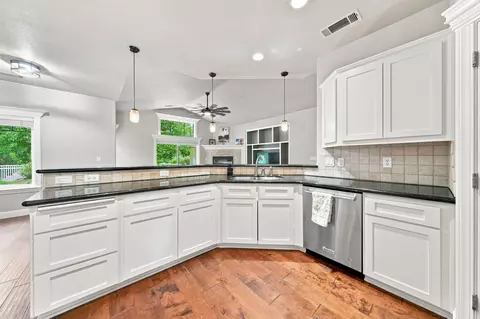 Kitchen - 19355 Jacqueline St, Anderson, CA 96007 photo 3 of 4