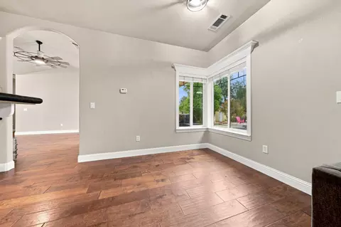 Living - 19355 Jacqueline St, Anderson, CA 96007 photo 4 of 6