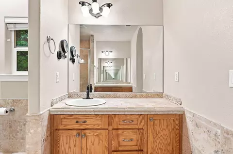 Bath - 19355 Jacqueline St, Anderson, CA 96007 photo 5 of 10