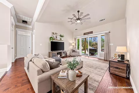 Living - 19355 Jacqueline St, Anderson, CA 96007 photo 5 of 6