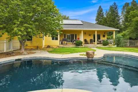 Exterior - 19355 Jacqueline St, Anderson, CA 96007 photo 6 of 11