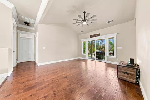 Living - 19355 Jacqueline St, Anderson, CA 96007 photo 6 of 6