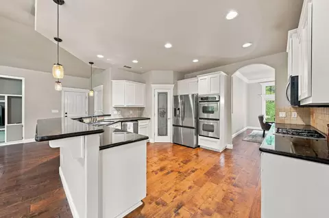 Kitchen - 19355 Jacqueline St, Anderson, CA 96007 photo 2 of 4