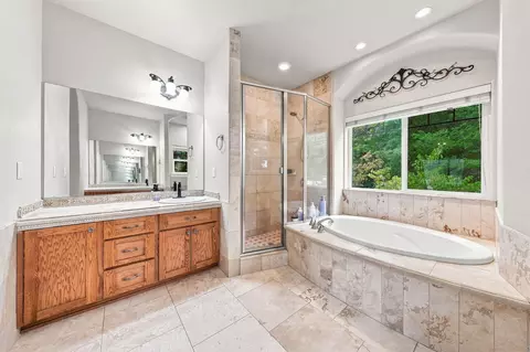 Bath - 19355 Jacqueline St, Anderson, CA 96007 photo 1 of 10