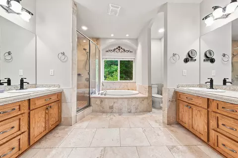 Bath - 19355 Jacqueline St, Anderson, CA 96007 photo 4 of 10