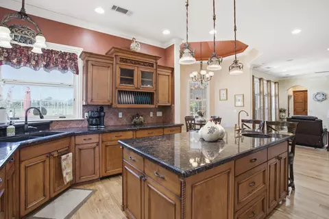Kitchen - 19640 Dairyland Dr, Redding, CA 96002 photo 4 of 4