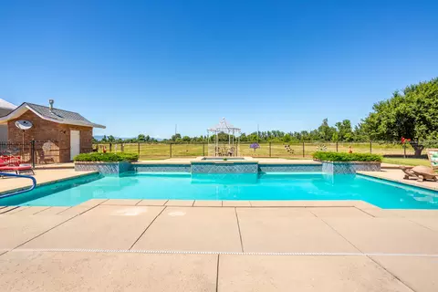 Exterior - 19640 Dairyland Dr, Redding, CA 96002 photo 5 of 18