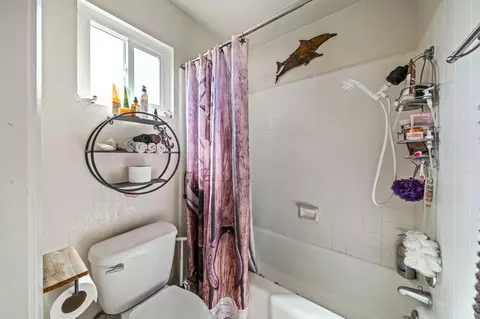Bath - 4065 Meander Dr, Redding, CA 96001 photo 3 of 3