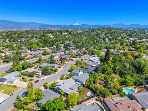 View/Area - 4065 Meander Dr, Redding, CA 96001 photo 8 of 10