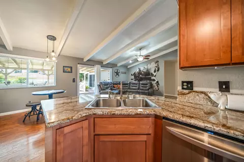 Kitchen - 4065 Meander Dr, Redding, CA 96001 photo 4 of 4