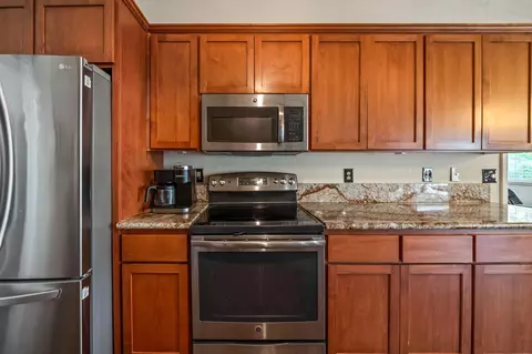 Kitchen - 4065 Meander Dr, Redding, CA 96001 photo 1 of 4