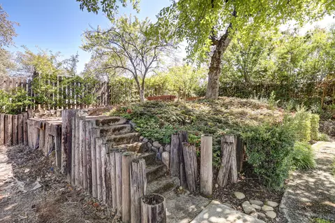 Exterior - 3605 Summit Dr, Redding, CA 96001 photo 11 of 17