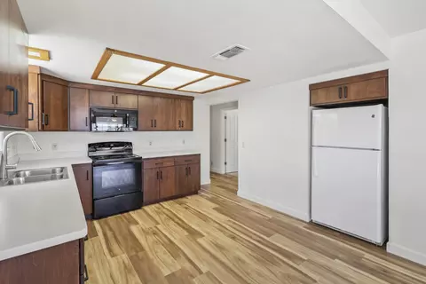 Kitchen - 3605 Summit Dr, Redding, CA 96001 photo 3 of 3