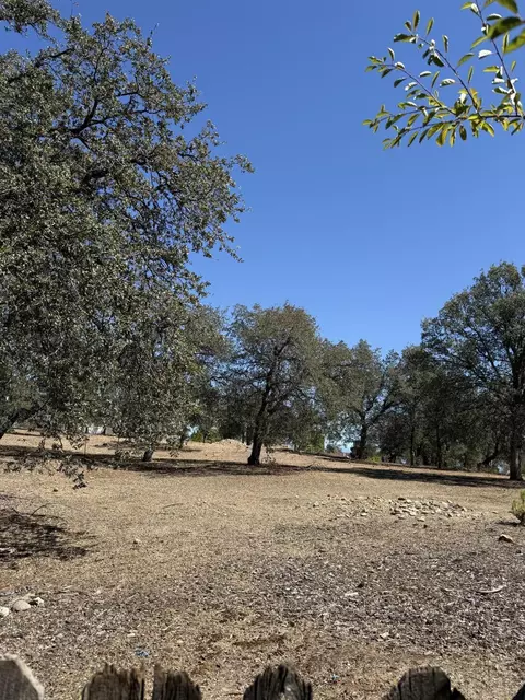 Exterior - 3605 Summit Dr, Redding, CA 96001 photo 2 of 17